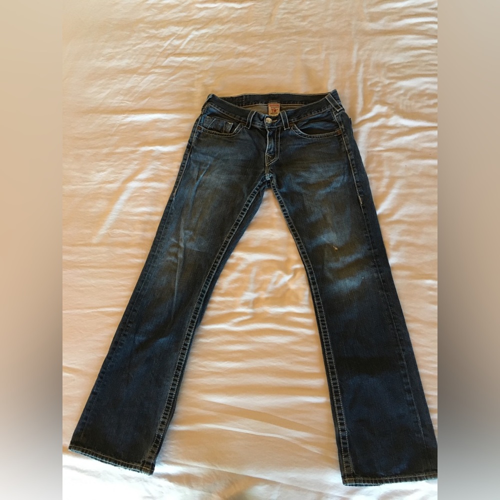 TRUE RELIGION Woman’s size 32 Distressed Jeans RN #112790 USA